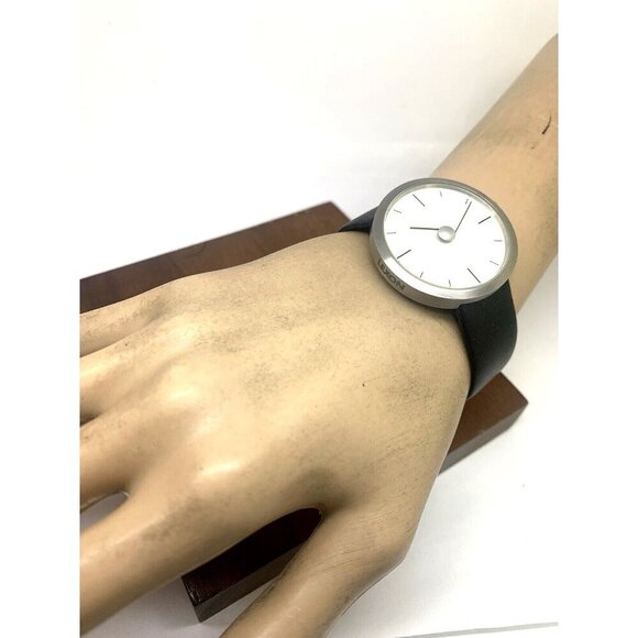 Lexon Takashi Kato Tao Unisex Watch Quartz Silver Dial Black Leather Band 36mm - Picture 4 of 13